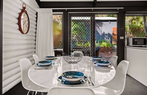 Macmasters Beach House | “Seas The Day” – Pool & Fireplace