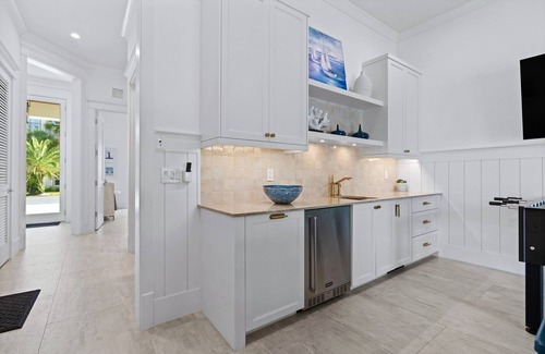 Frangista Beach House | Seas the Day: Private Beach, Ocean Views, Pool & Hot tub, Golf Cart, Game Room