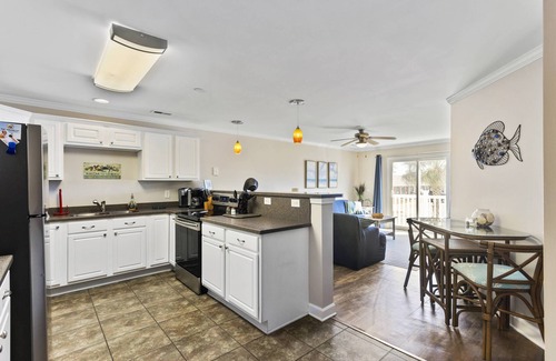 Long Beach Condo | Seas You Later - 2 Bedroom Condo Just 2 Blocks from the Beach with Large Pool, Elevator