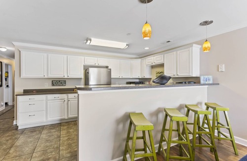 Long Beach Condo | Seas You Later - 2 Bedroom Condo Just 2 Blocks from the Beach with Large Pool, Elevator