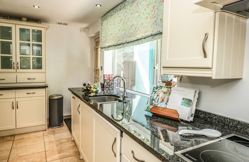 Dartmouth Cottage | SEASCAPE (DARTMOUTH), pet friendly in Dartmouth