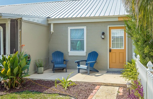 Lanark Village Apartment | Seashell 2 1BR/1BA duplex