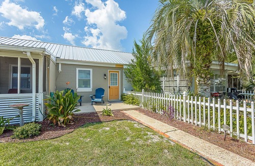 Lanark Village Apartment | Seashell 2 1BR/1BA duplex