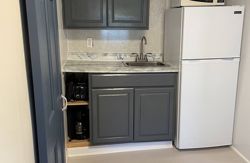 Old Orchard Beach Cottage | Seashell Cottages/JK Rentals - Cottage 1, 2 full beds, 1 twin