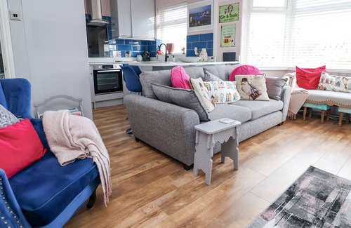 Rhos on Sea Apartment | SEASHELLS, pet friendly, country holiday cottage in Rhos-On-Sea