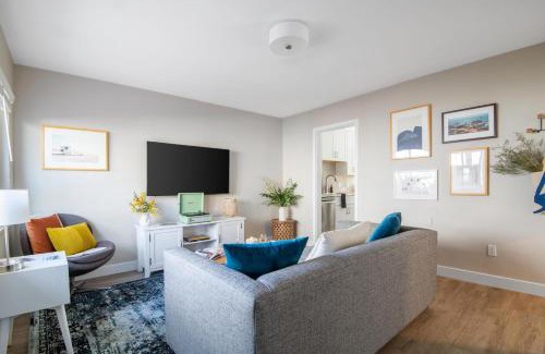 Village of La Jolla Apartment | Seashore Buyout by AvantStay Sleeps 21 7 Spaces