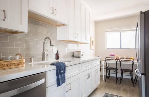 Village of La Jolla Apartment | Seashore III by AvantStay | In the Heart of La Jolla! 5mins from the Beach!