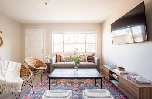 Village of La Jolla Apartment | Seashore III by AvantStay | In the Heart of La Jolla! 5mins from the Beach!