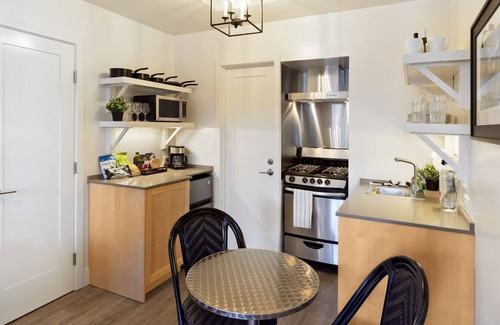 Del Mar Heights Apartment | Seashore Studio - close to restaurants and store, 8 minute walk to Del Mar beaches