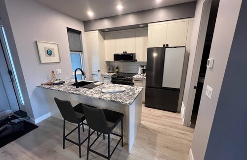 Regional District of Nanaimo House | Seaside 2 bdrm end unit townhome