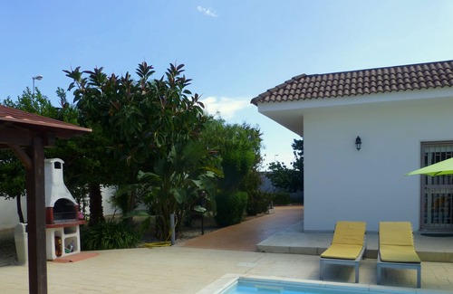 Squinzano Villa | Seaside 3 bedroom villa. Private pool & garden. Free WiFi. Airport 25 mins