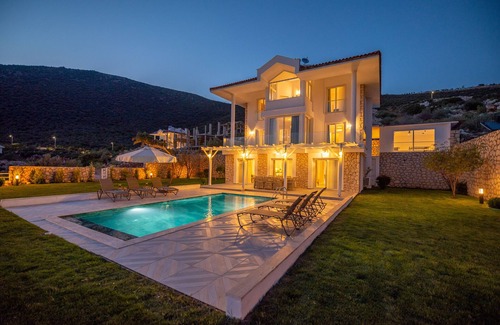 Fethiye City Center Villa | Seaside 4 Bedroom Villa Kalkan Elena Sarı