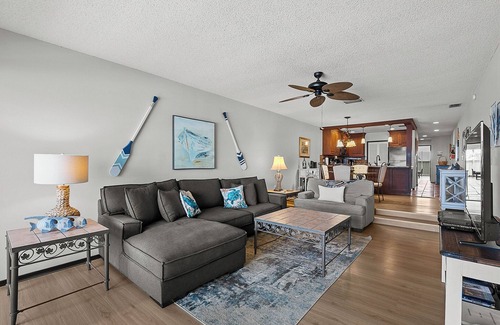 Holmes Beach Condo | Seaside Beach House 203 | Gulf-Front Escape with Panoramic Views