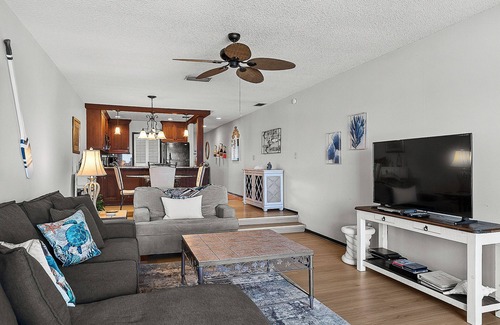 Holmes Beach Condo | Seaside Beach House 203 | Gulf-Front Escape with Panoramic Views