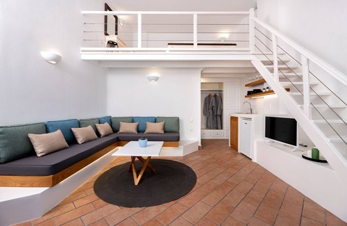Kamari Hotel | Seaside Breeze