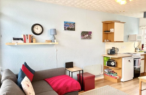 Mumbles House | Seaside Chalet near Bracelet Bay | Pass The Keys