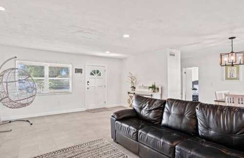 Bradenton House | Seaside Chic for 12!