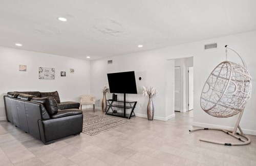 Bradenton House | Seaside Chic for 12!