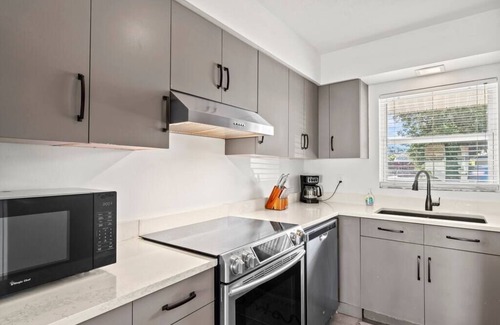 Bradenton House | Seaside Chic for 12!