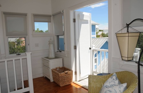 Seaside House | Seaside "Coquina" |3 BR | Sleeps 8 | Steps from 2 pools | Bikes