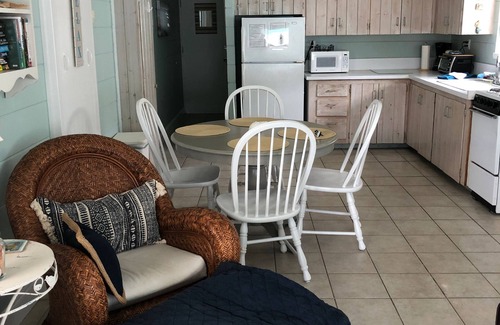 Englewood Cottage | Seaside Cottage- just steps from the beach on Manasota Key