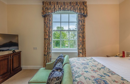 Nairn Hotel | Seaside Elegance Near Inverness—Golf, Castles & Comfort Await