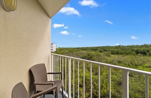 Tavernier Apartment | Seaside Escape: Relax and Recharge with Panoramic Views! 3 Spacious Suites