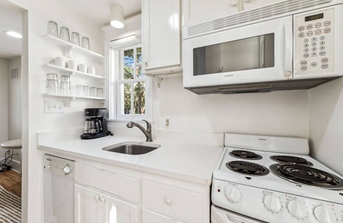 Seaside Cottage | SEASIDE - Fall Available! 1 BR Cottage 75 feet from beach access