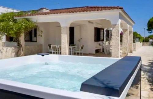 Villanova Villa | Seaside House - Exclusive Villa near the Beach with Jacuzzi - Ostuni