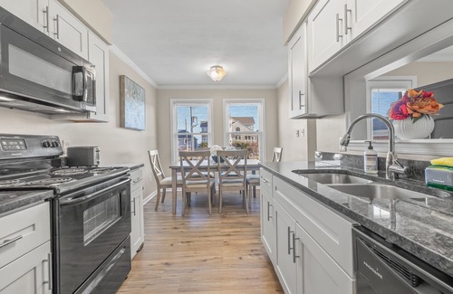Norfolk Apartment | Seaside Luxury Retreat - U. Peaceful getaway or an adventure-filled retreat!