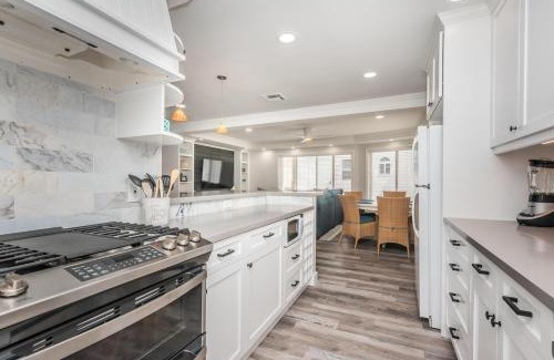 Central Mission Beach House | Seaside Retreat BRAND NEW LISTING!