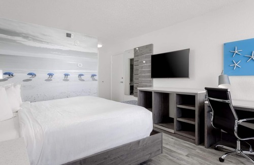 Fort Walton Beach Hotel | Seaside Serenity with Beachfront Elegance Near Destin History and Fishing Museum
