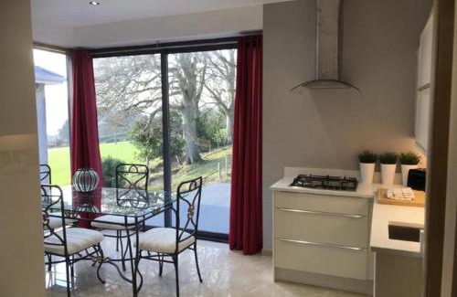 Fahan Apartment | Seaside Serenity Escape in Fahan