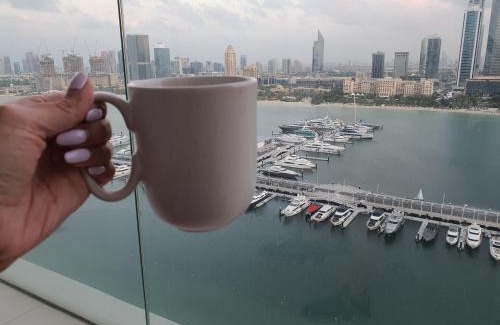 Dubai Marina Apartment | Seaside Serenity Perfect Beachfront Holiday Haven