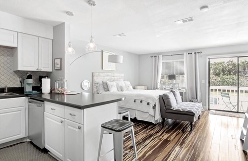 Destin Apartment | SeaSide Studio - 5 min walk to the beach!