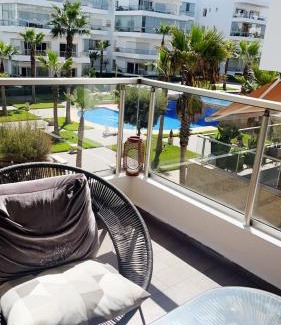 Tamariss Apartment | Seaside studio with pool