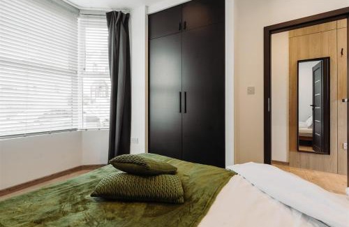 Torquay Apartment | Seaside Suite -Torquay Sleeps 3 - Free Parking