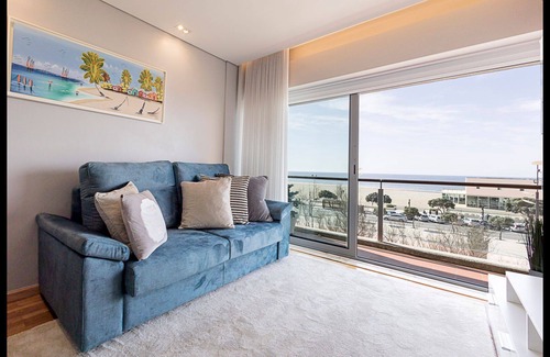Povoa De Varzim Apartment | Seaside View 2BR in Póvoa by LovelyStay