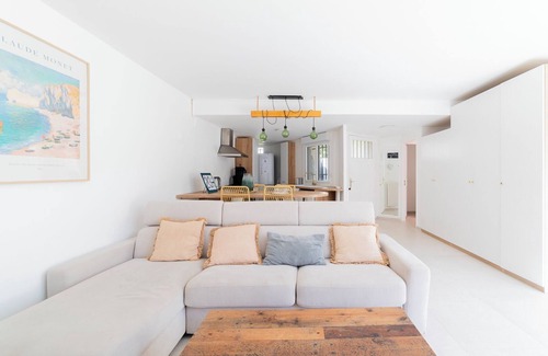 Le Couchant Villa | Seaside villa sleeps 6, garden, air conditioning, garage