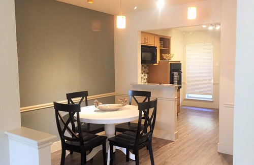 Uptown Apartment | Seasonal Deals Modern 2BR 2BA in Galleria with saltwater pool