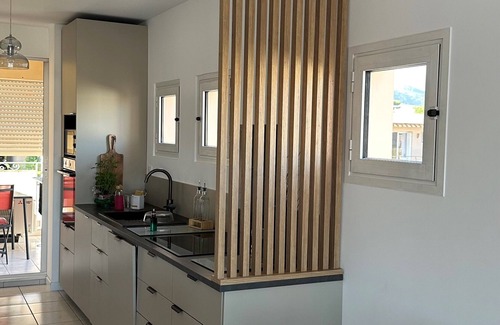 Sanary-sur-Mer Apartment | Seasonal rental T3 quiet, secure residence in the heart of the city center