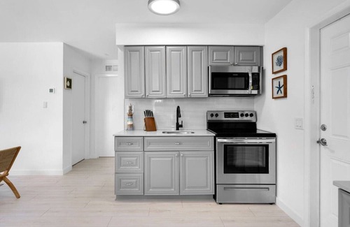 Naples Park Cottage | SeaTurtle Cottage unit 2