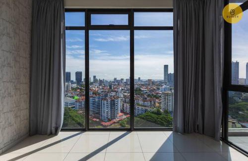 George Town Apartment | Seaview 2BR Infinity Pool & EasyAccess to Town 13A