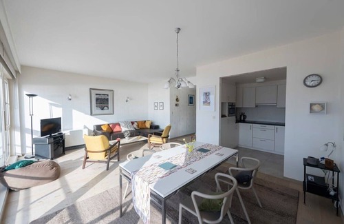 Ostend City Centre Apartment | Seaview Apartment on the Beach - Free Parking!