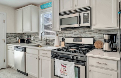 Wildwood Crest Condo | Seaview Escape - 2 blocks from the beach