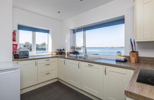 Caergeiliog House | Seaview