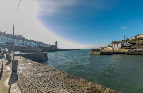 Porthleven House | Seaview Moorings