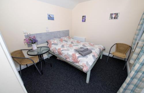 Fridaythorpe Apartment | Seaways glamping, Cedar