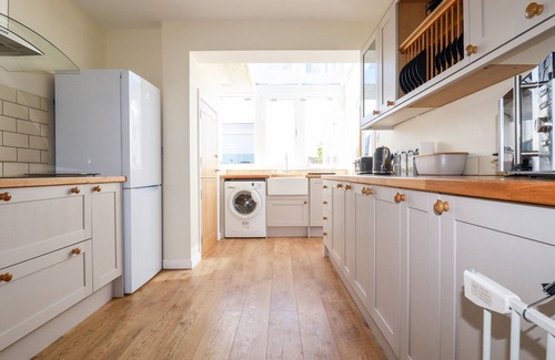 Crantock Cottage | SEAWYNDS, pet friendly, character holiday cottage in Crantock
