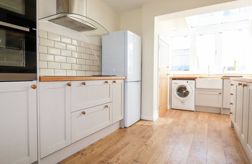 Crantock Cottage | SEAWYNDS, pet friendly, character holiday cottage in Crantock